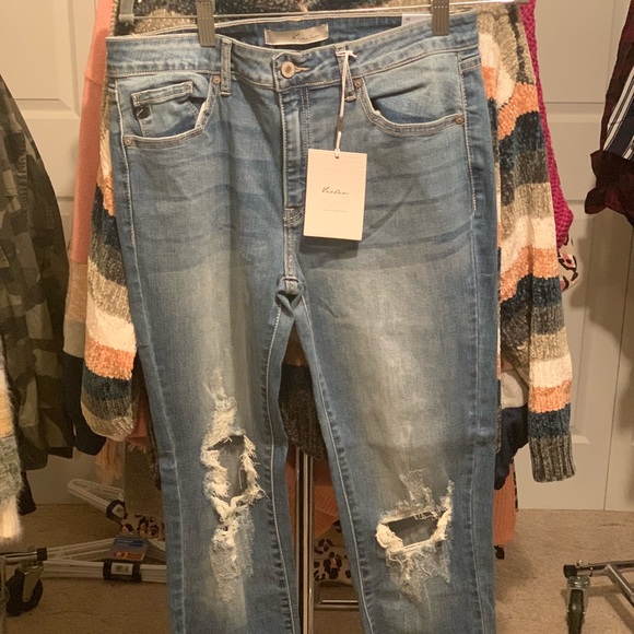 ✨LAST✨🍾Distressed Knee Kancan🍾 - Picture 7 of 8